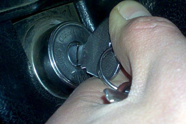 Подозреваемого в угоне мужчину задержали полицейские в Георгиевске